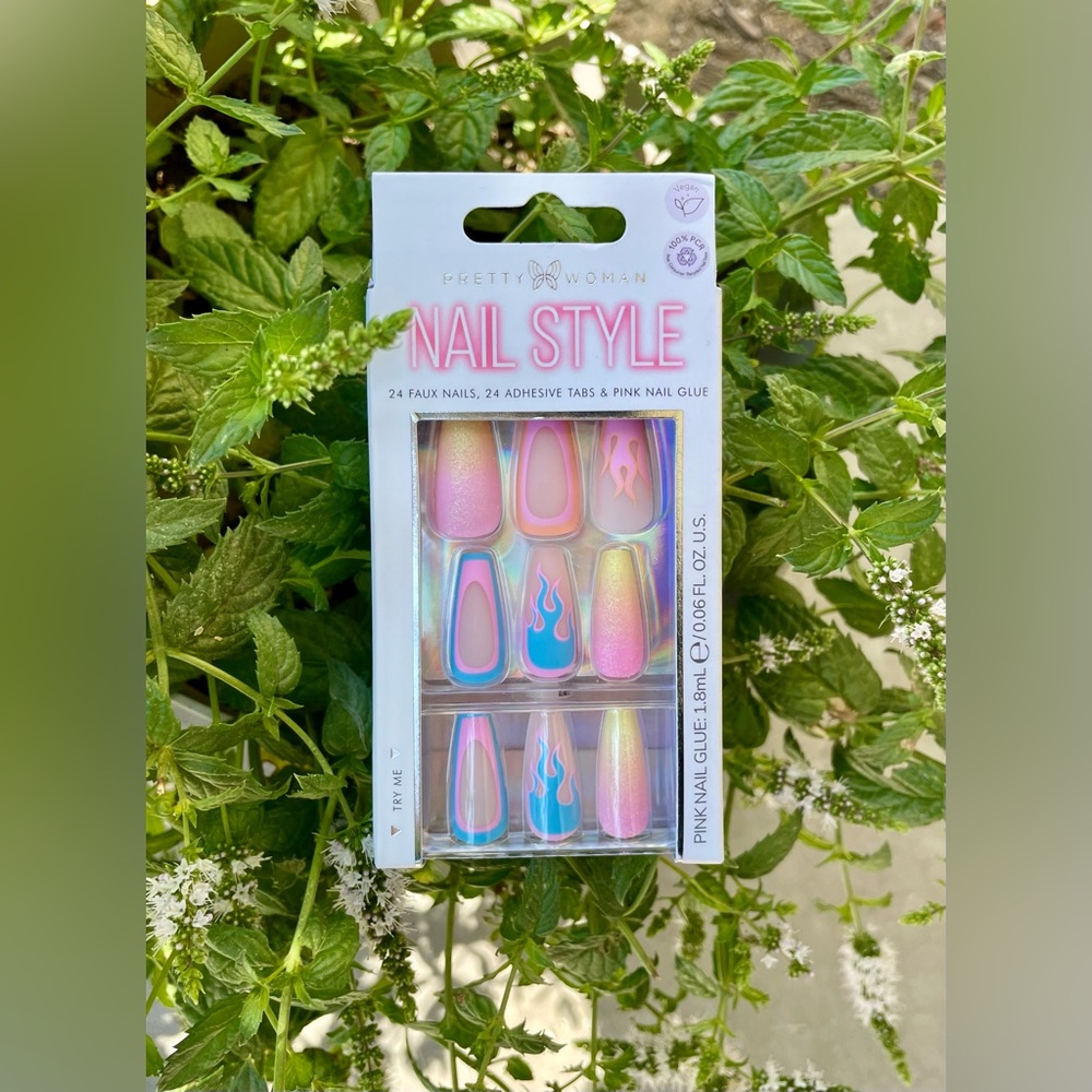🩷24 Matte Faux Nails🩵